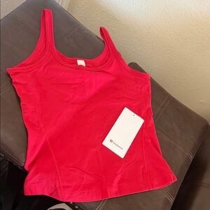 Lululemon Aling  scoop waist-length tank size :6